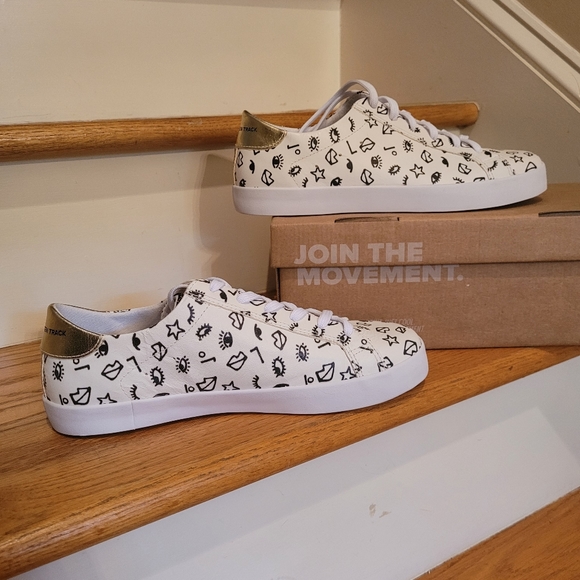 NEW OTBT White, Black, & Gold Leather Sneakers - Picture 1 of 5